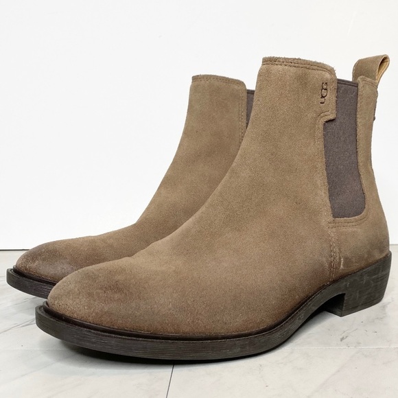 UGG Tan Brown Chelsea Suede Bootie 9 - Picture 1 of 14